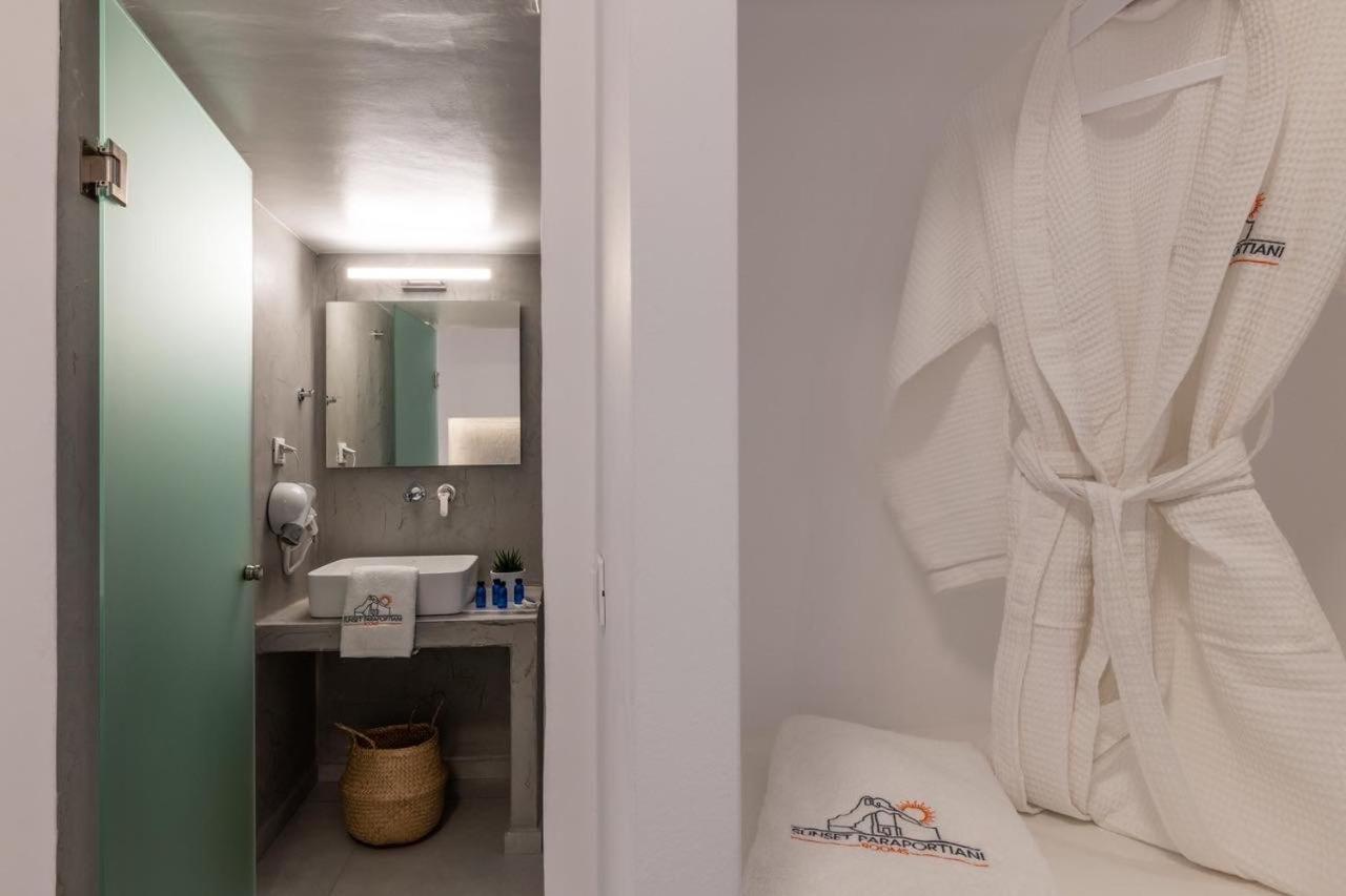 Sunset Paraportiani Rooms Mykonos Town ภายนอก รูปภาพ